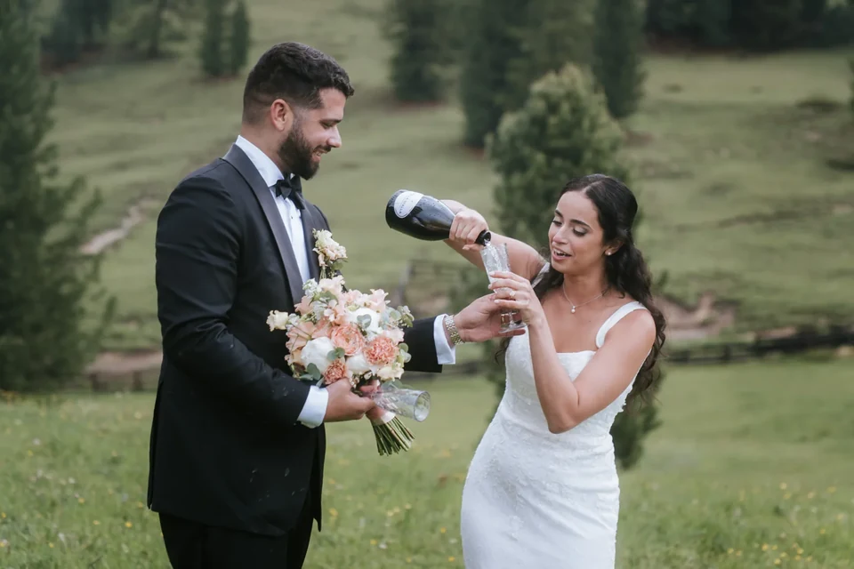 Barcas de remos y pizza en el Lago di Braies &mdash; un elopement