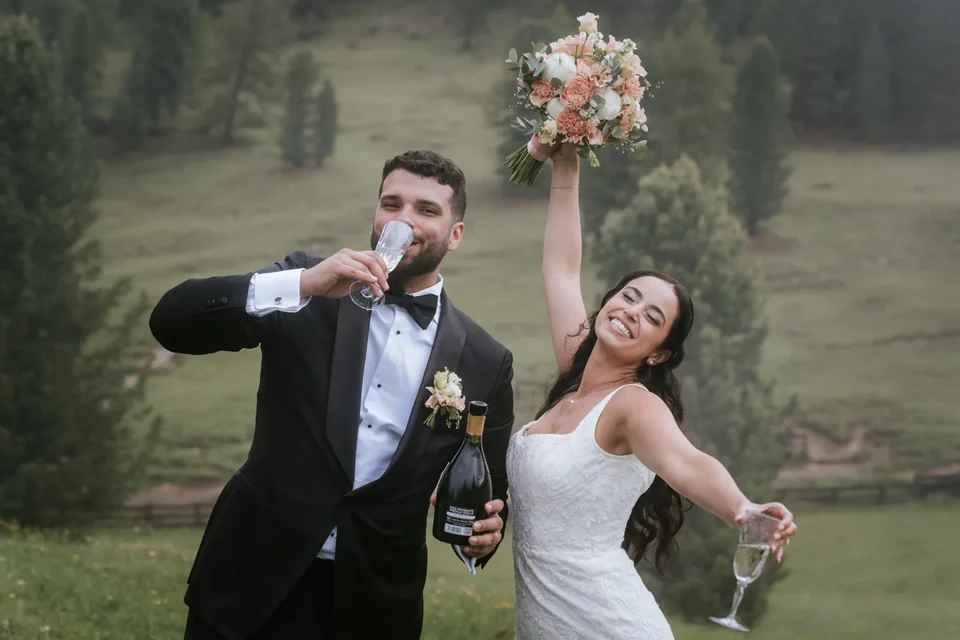 Barcas de remos y pizza en el Lago di Braies &mdash; un elopement