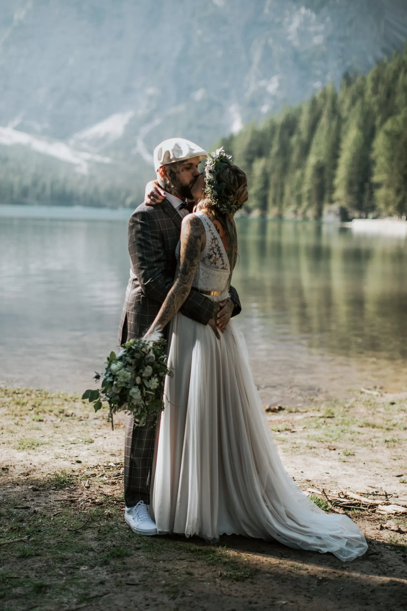 The couple embracing at the shore of Lago di Braies